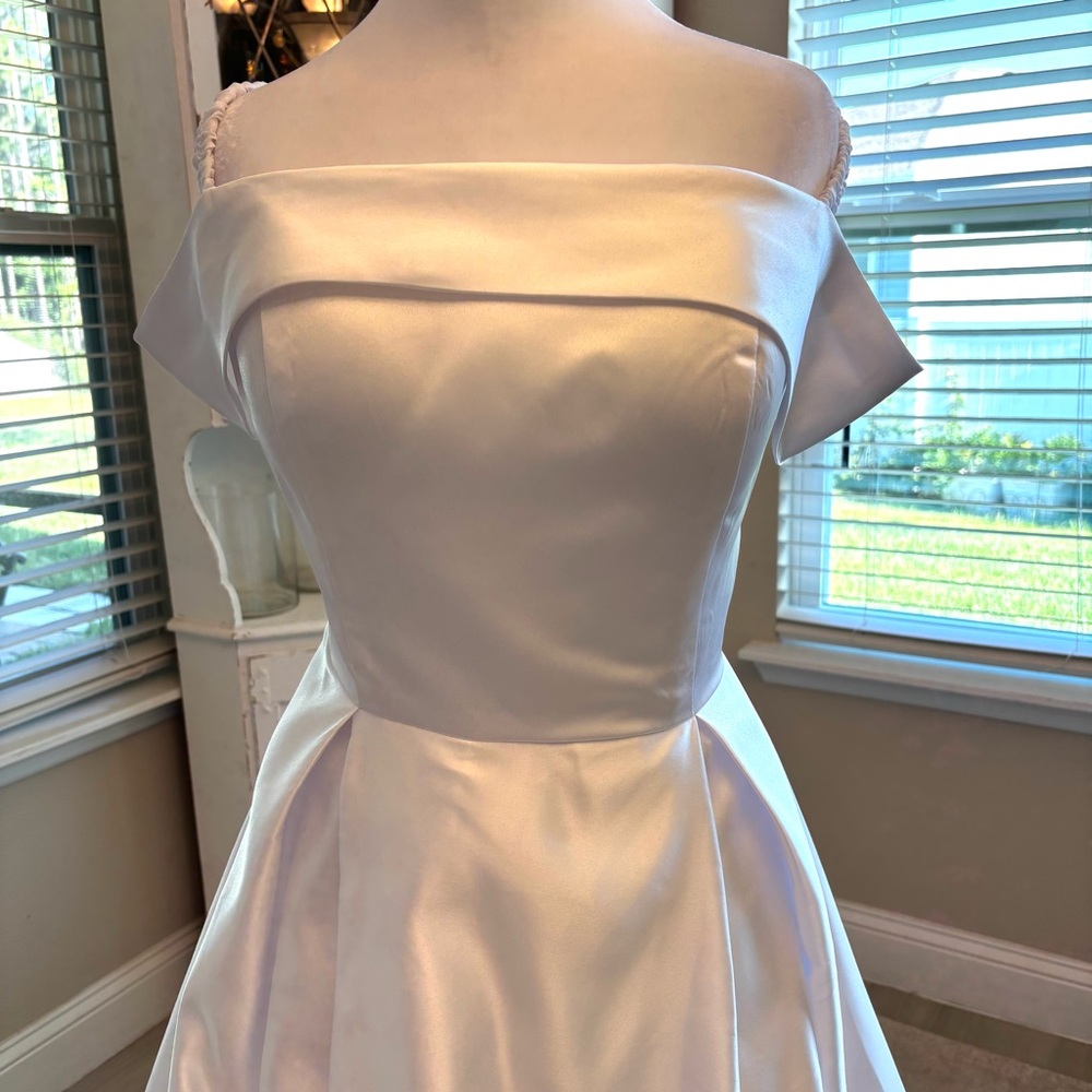 NEW Elegant White Wedding Dress, Satin Wedding Dress, Strapless, NWOT Size LG/12 - Picture 6 of 14